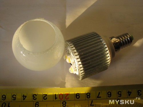 Лампочка с отделённым плафоном