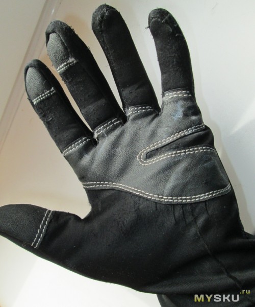 Windstopper gloves - А ладонь сильно изношена, сказываются повреждения при падениях и трение о ручки лыжных палок