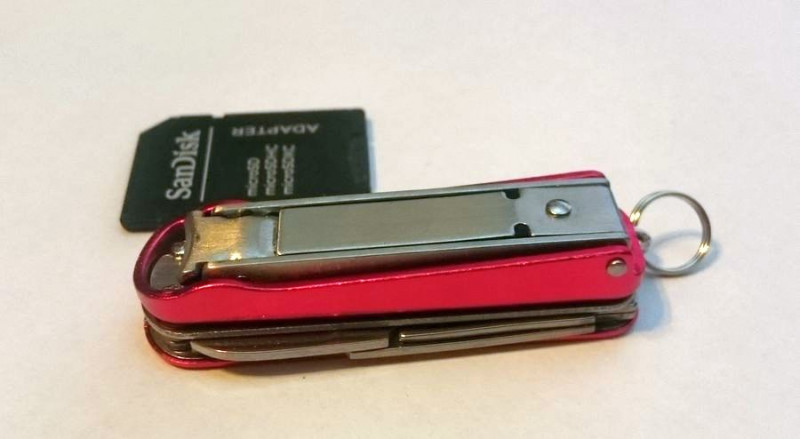 Нож-брелок NexTool Mini Pocket Knife - Victorinox Classic для экономных. Или нет?