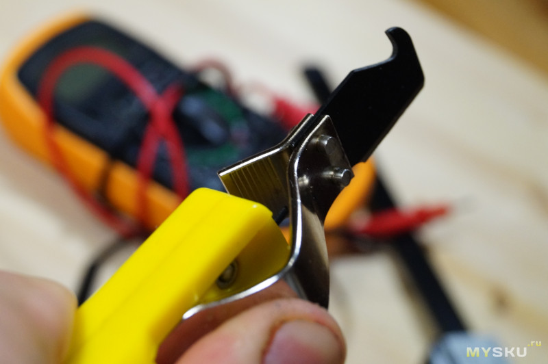 Инструмент для снятия изоляции с кабеля, нож LY25-6