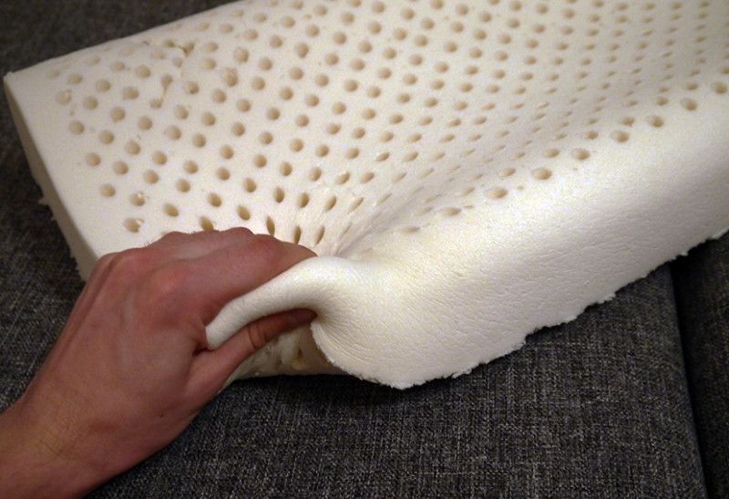 Латексная ортопедическая подушка: отзыв и ощущения после двухнедельного использования каучукового наполнителя